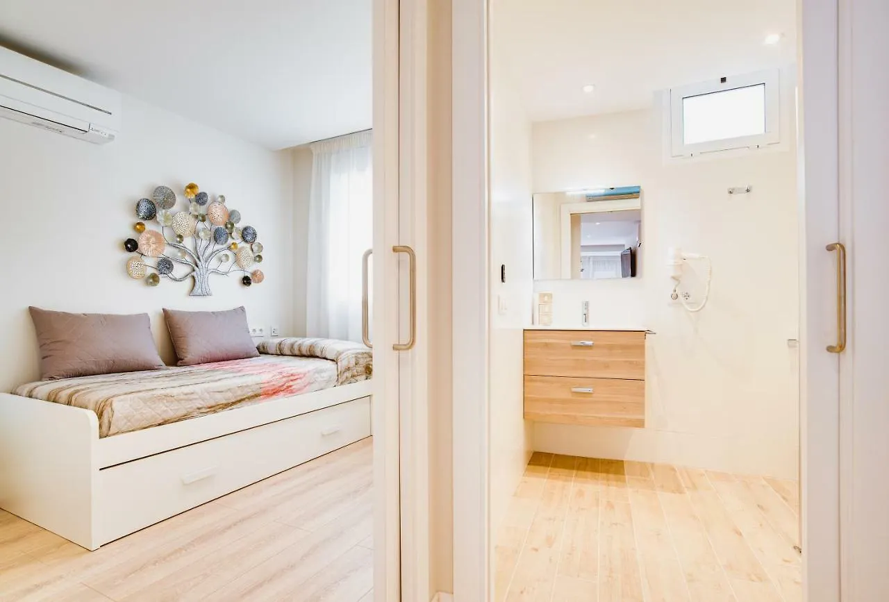 Apartamentos Hotel Pirineos Figueres   Figueres (Girona)